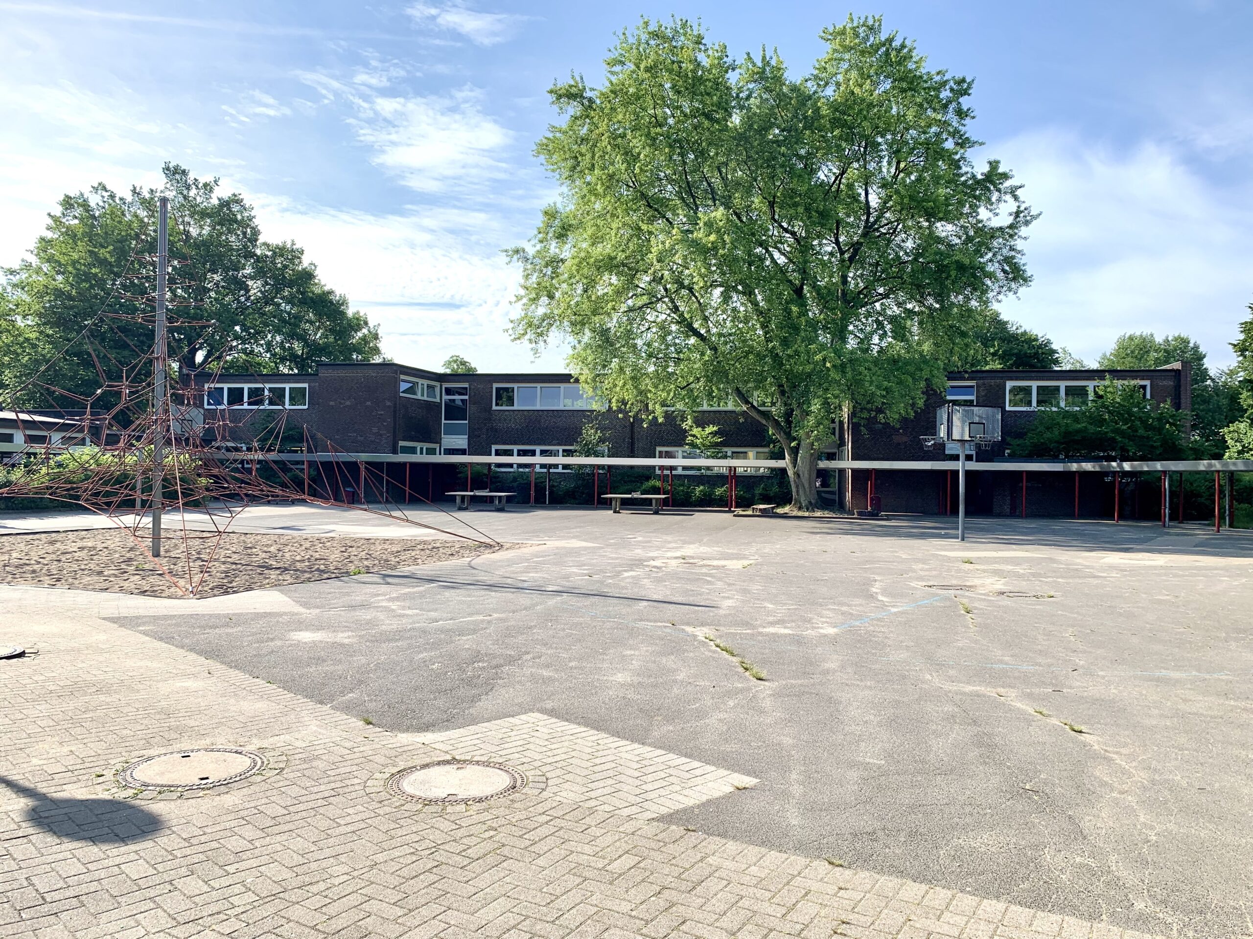 Schulgelände am Poppenbüttler Stieg